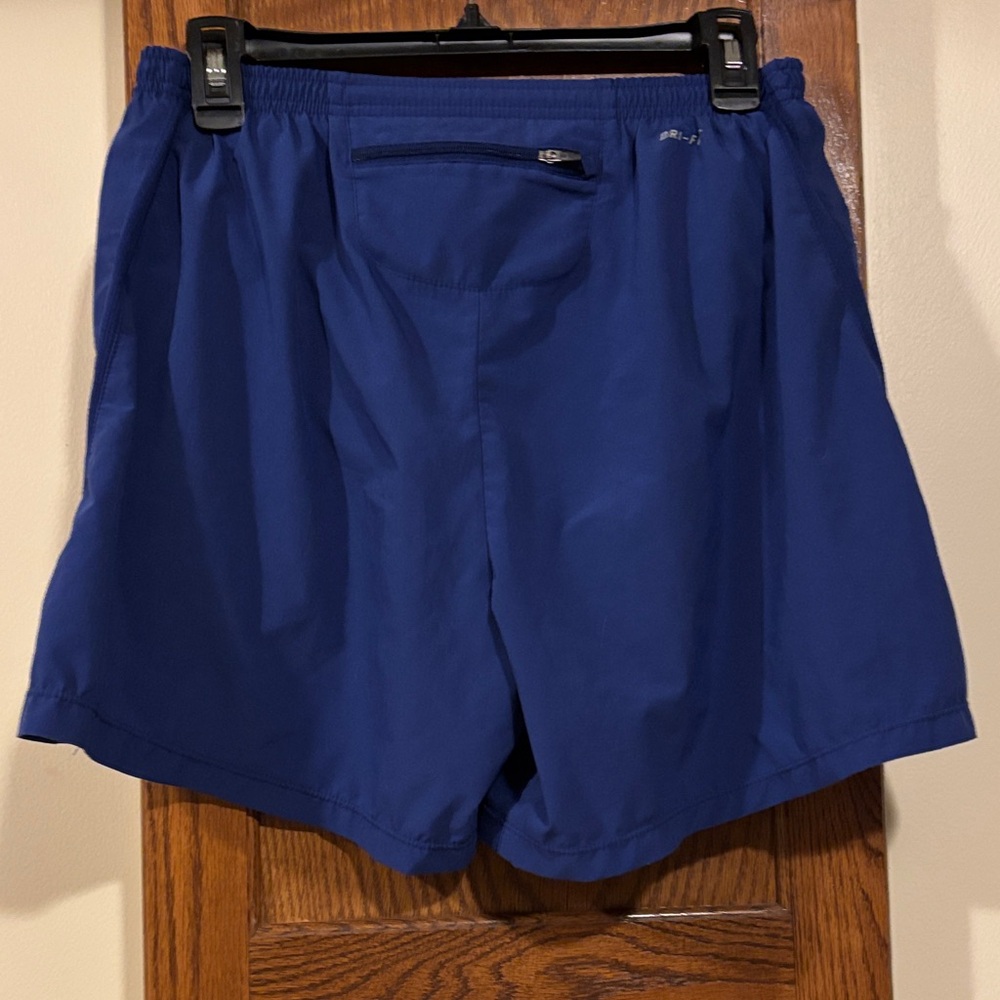 Nike Dri-FIT Navy Color Shorts - size Large